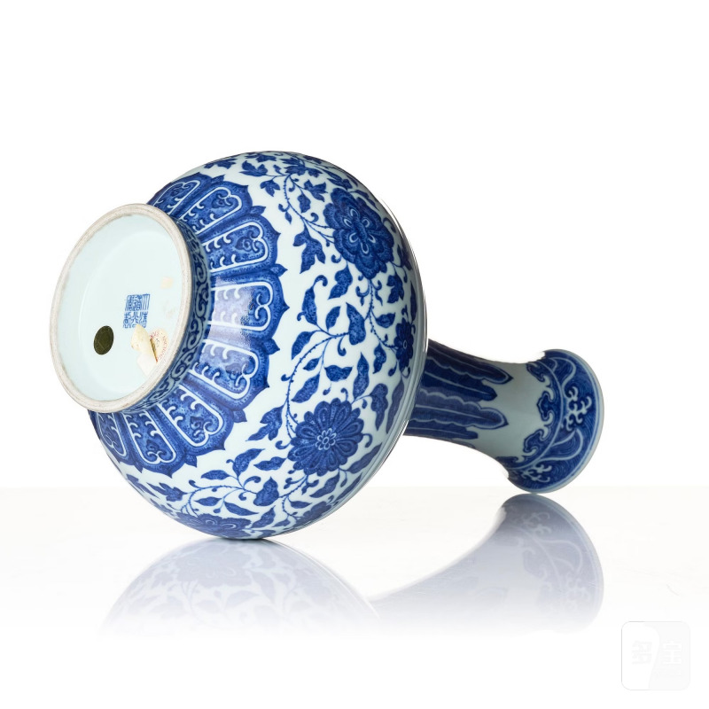 A Ming style blue and white bottle vase, - 图6